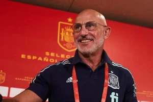 HLV Tây Ban Nha Luis de la Fuente đang bối rối vì La Roja có quá nhiều tài năng