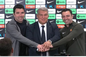 Giám đốc Deco, Chủ tịch Joan Laporta và HLV Xavi Hernandez