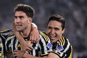 Dusan Vlahovic (trái) ghi bàn duy nhất trận chung kết