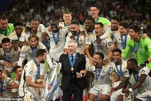 HLV Carlo Ancelotti trong niềm vui chiến thắng