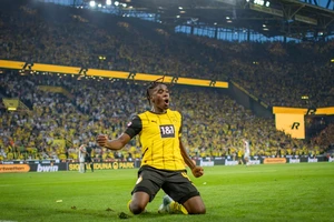 Jamie Gittens tỏa sáng ở Dortmund