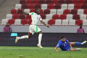 Moise Kean ghi bàn vào lưới Israel