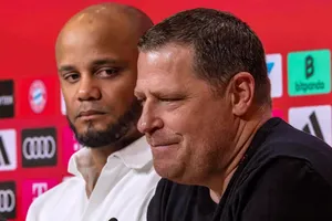 Giám đốc Max Eberl (phai) và HLV Vincent Kompany