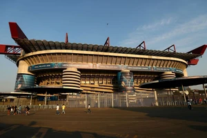 Sân San Siro với sức chứa gần 76.000 người