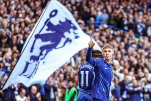 Cole Palmer tỏa sáng ở Stamford Bridge