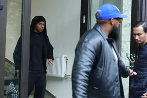 Kylian Mbappe bí mật sang Stockholm