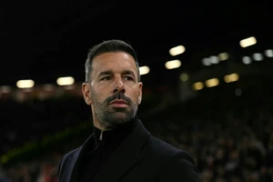 HLV tạm quyền Ruud Van Nistelrooy muốn ở lại làm trợ lý cho Amorim