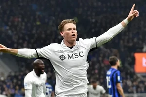 Scott McTominay tỏa sáng trong màu áo Napoli