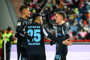 Florian Wirtz (phải), Patrick Schick (trái) và Exequiel Palacios ở trận thắng Union Berlin