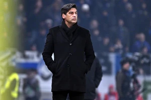 HLV Paulo Fonseca bực bội trong trận thắng Red Star Belgrade