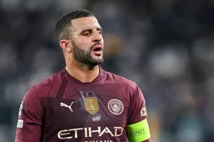 Kyle Walker mang băng đội trưởng trong trận thua Juventus