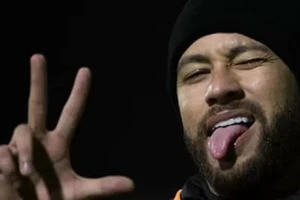 Neymar vẫn lạc quan sau 1 năm không thể ra sân