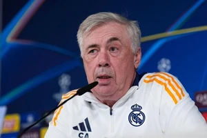 HLV Carlo Ancelotti bác bỏ lời đồn sẽ rời đi cuối mùa