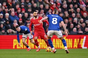 Mo Salah ghi bàn thắng thứ 23 trên mọi đấu trường mùa này.