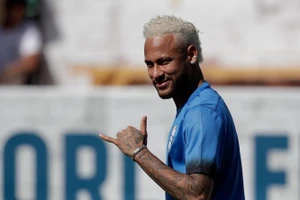 Neymar đã sẵn sàng trở lại Santos