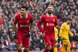 Luis Diaz và Mohamed Salah ghi 2 bàn trong hiệp đầu