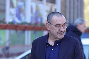 Maurizio Sarri sẵn sàng thế chỗ Sergio Conceicao dẫn dắt AC Milan mùa tới