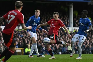 Manuel Ugarte ghi bàn thắng đầu tiên của mình cho Man United