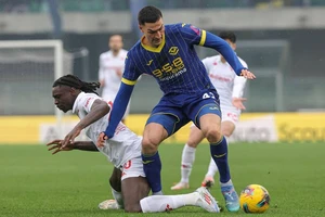 Moise Kean (trái) chơi năng nổ trong màu áo Fiorentina