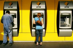 Các máy gửi tiền CBA sử dụng, được thiết kế để chấp nhận tiền gửi đi dưới hình thức cả tiền mặt và cheque. Ảnh : Financial Review