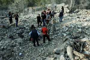 Hiện trường vụ tấn công của Israel vào thị trấn Almat ở quận Jbeil, Lebanon. Ảnh: REUTERS