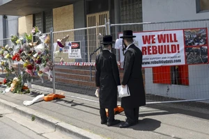 Bên ngoài Nhà thờ Do Thái Adass Israel bị tấn công ở Melbourne, ngày 9-12-2024. Ảnh: THE AUSTRALIAN