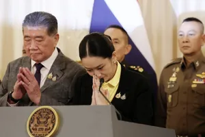 Thủ tướng Thái Lan Paetongtarn Shinawatra xin lỗi sau khi cuộc điện đàm giữa bà và Chủ tịch Thượng viện Campuchia, cựu Thủ tướng Hun Sen, bị rò rỉ. Ảnh: Bloomberg
