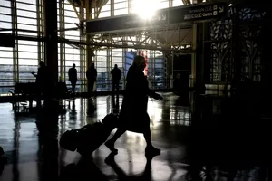 Du khách ở Sân bay Quốc gia Ronald Reagan Washington ở Arlington, Virginia, Ảnh : Graeme Sloan/Bloomberg/Getty Images
