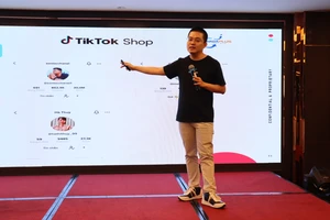 Đại diện TikTok shop hỗ trợ doanh nghiệp tìm hiểu cách thức kinh doanh trên nền tảng TikTok