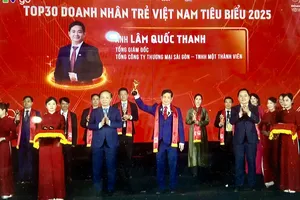 Ông Lâm Quốc Thanh, Tổng giám đốc Tổng công ty Thương mại Sài Gòn – TNHH MTV (SATRA) được vinh danh tốp 30 doanh nhân trẻ Việt Nam tiêu biểu 2025