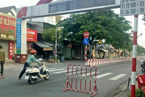 Lực lượng chức năng ra quân kiểm soát y tế trên địa bàn phường Tân Đông Hiệp