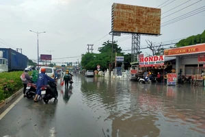 Bình Dương: Mưa lớn gây ngập ở nhiều nơi