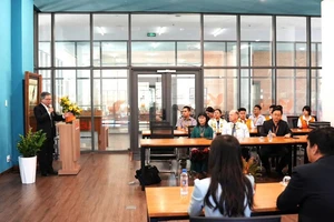 Trường Đại học Việt Đức liên kết khai trương phòng thi IELTS trên máy tính 