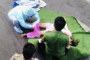 Thông tin về video “Công an dùng bạt bó bệnh nhân Covid-19, đẩy lên xe đặc chủng”