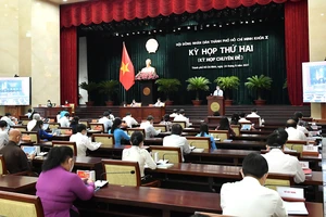 Kỳ họp thứ hai HĐND TPHCM khóa X, nhiệm kỳ 2021-2026, sáng 24-8-2021. Ảnh: VIỆT DŨNG