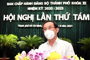 Hội nghị Thành ủy TPHCM lần 8: Bàn giải pháp chống dịch và khôi phục kinh tế