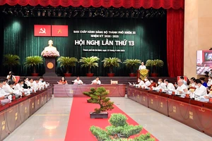 Hội nghị Thành ủy TPHCM khóa XI lần thứ 13: Thảo luận kinh tế - xã hội và công tác cán bộ