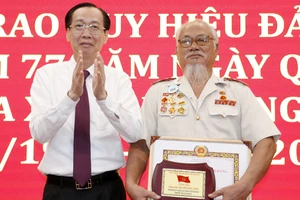 Trao tặng, truy tặng Huy hiệu Đảng đợt 2-9