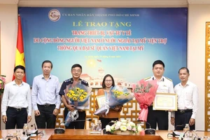 Kiều bào Mỹ tặng trang thiết bị y tế cho các bệnh viện tại TPHCM