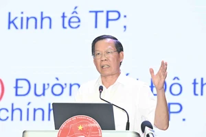 Chủ tịch UBND TPHCM Phan Văn Mãi báo cáo chuyên đề bồi dưỡng cán bộ lãnh đạo, quản lý của thành phố