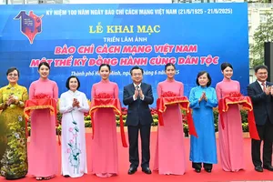 TPHCM khai mạc triển lãm ảnh “Báo chí cách mạng Việt Nam - một thế kỷ đồng hành cùng dân tộc”