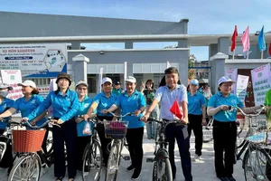 Chung tay xây dựng phường Bình Hưng Hòa xanh