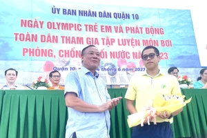 Quận 10 tổ chức Ngày Olympic trẻ em và phát động tập luyện môn bơi