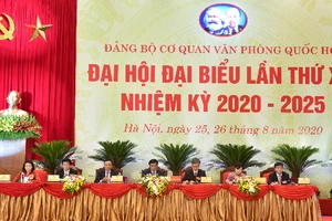 Đoàn chủ tịch Đại hội 