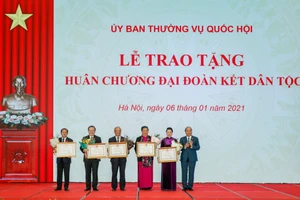 Huân chương Đại đoàn kết Dân tộc được trao tặng lãnh đạo Quốc hội