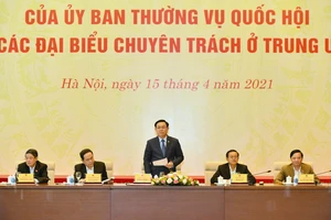 Chủ tịch Quốc hội Vương Đình Huệ chủ trì phiên họp. Ảnh: QUANG PHÚC 