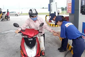 Trong tháng 4, đã có các đợt điều chỉnh tăng, giảm giá xăng, dầu vào ngày 27-3, 12-4 và 27-4