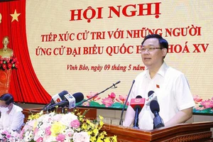 Chủ tịch Quốc hội Vương Đình Huệ tiếp xúc cử tri, vận động bầu cử tại Hải Phòng