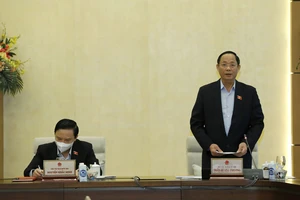 Phó Chủ tịch Quốc hội Trần Quang Phương điều hành phiên họp