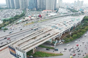 Metro Bến Thành - Suối Tiên đoạn qua đường Điện Biên Phủ. Ảnh: CAO THĂNG